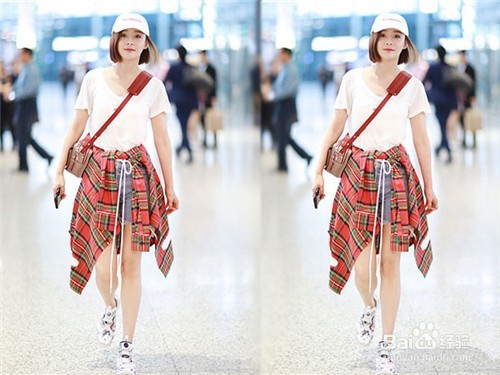 白T恤+蓝牛仔，宋茜唐嫣的简约美到爆！