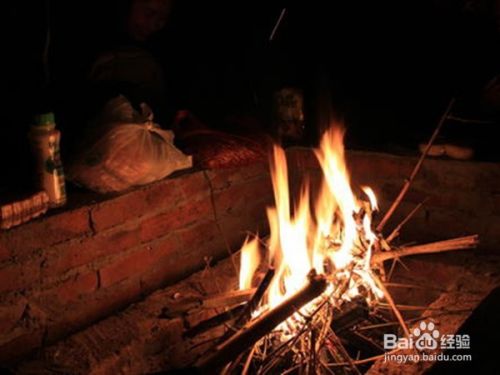 野外露营时生火的步骤 技巧及常用工具 百度经验