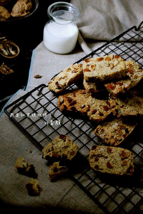 燕麦红枣核桃饼干