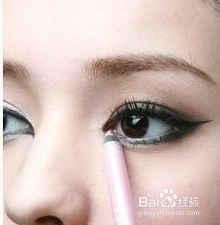 眼线新画法 能让眼睛放大2倍