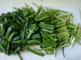 韭菜炒厚豆腐皮怎么做？