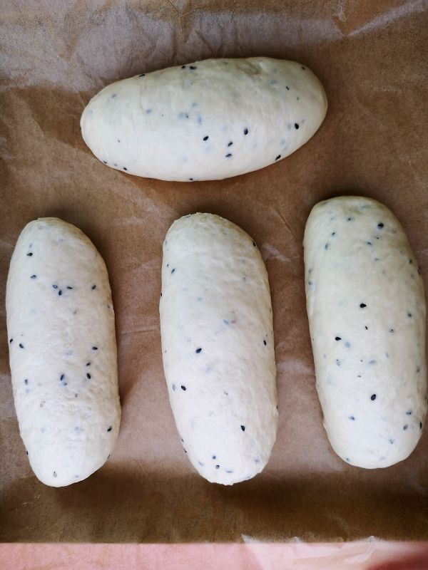 黑芝麻奶香面包