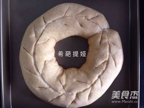 全麦肉松皇冠面包