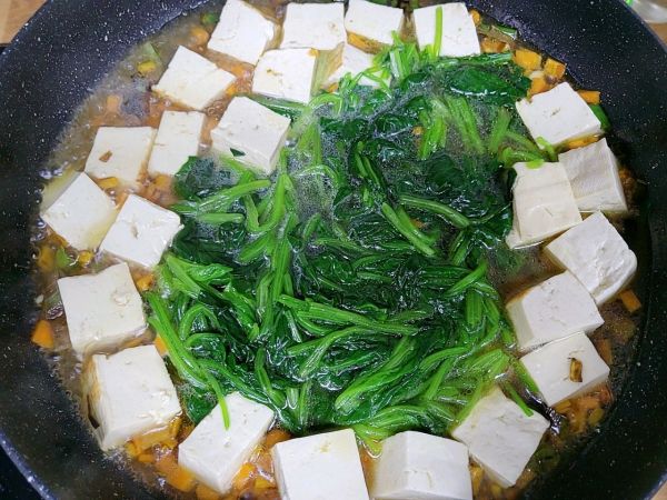 炝锅菠菜豆腐汤