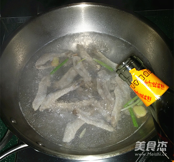 鸭翅尖山药木耳汤