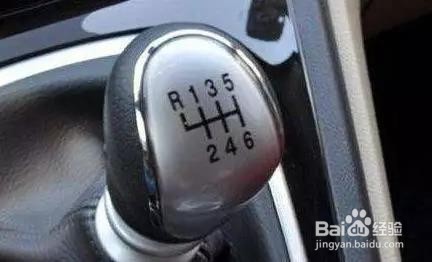 为什么超车时要降挡而不是升挡?