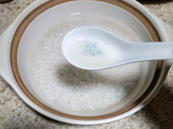 广式腊肠煲仔饭