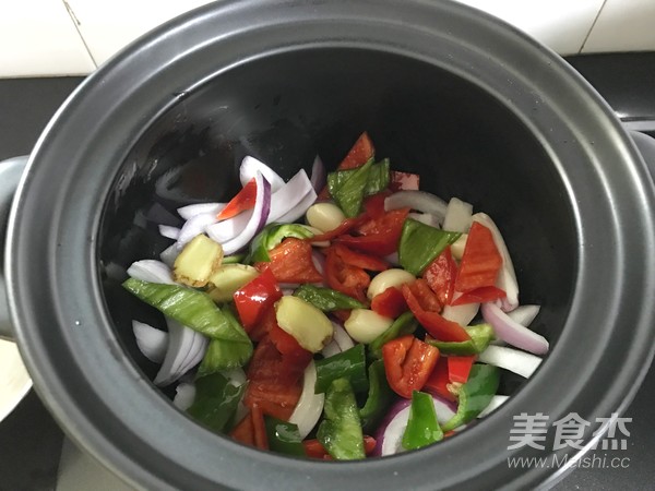 滑鸡啫啫煲的做法