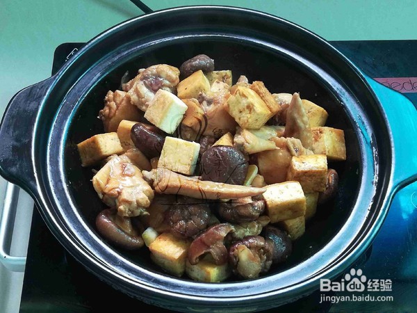 家常菜香菇豆腐焖鸡翅