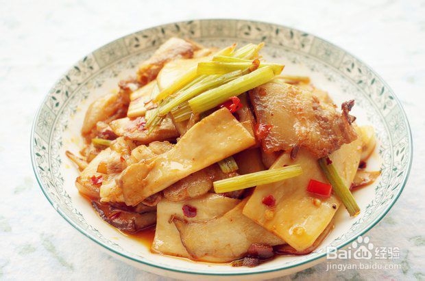 五花肉爆炒杏鲍菇的做法