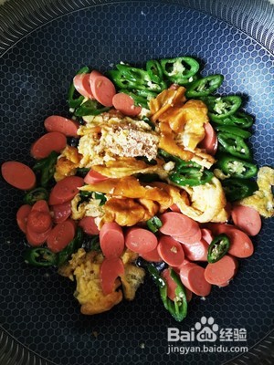 如何做火腿肠青椒炒鸡蛋？