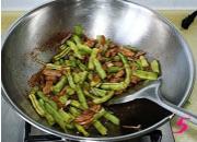 一般家里中午最常吃美为主食豆角焖面