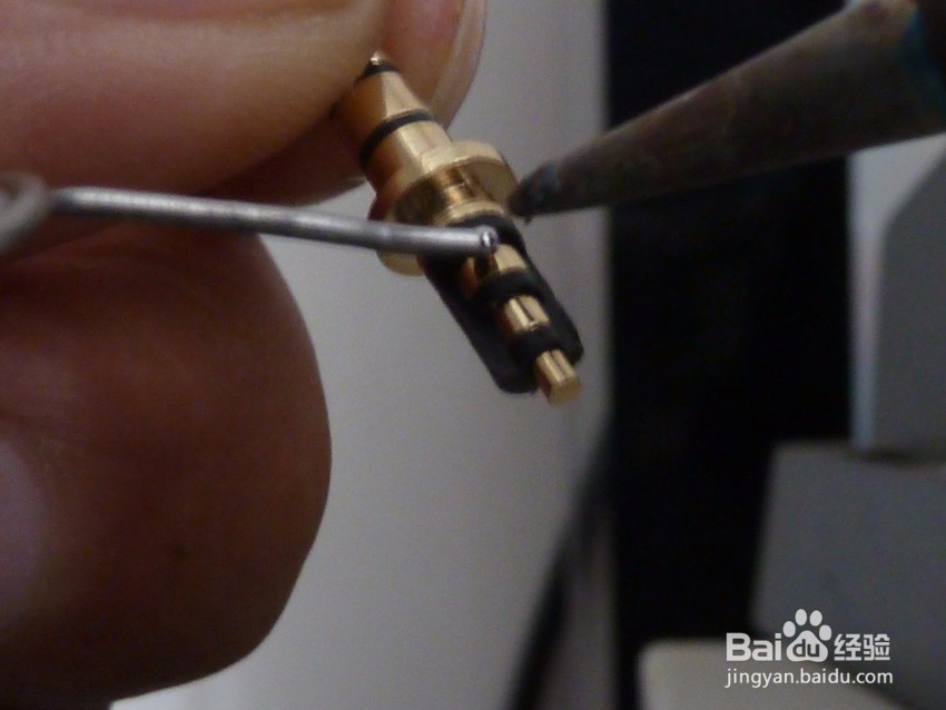 耳机更换插头方法