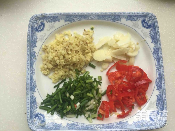 鲫鱼豆腐菌类汤