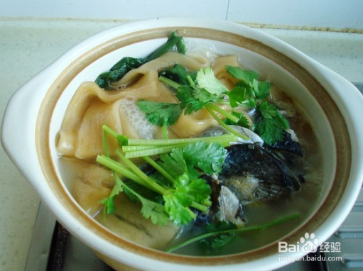 鱼头苕粉煲的做法