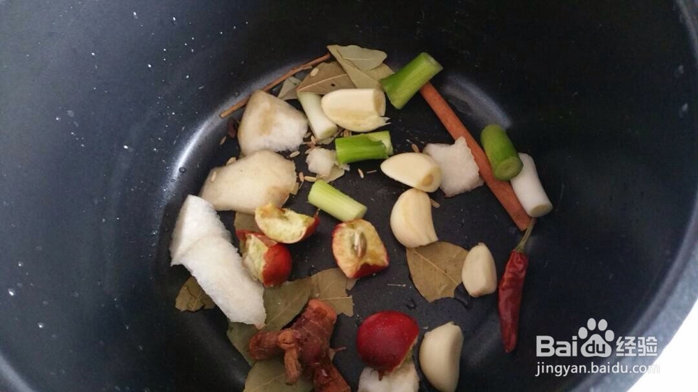 如何制作多味猪蹄？