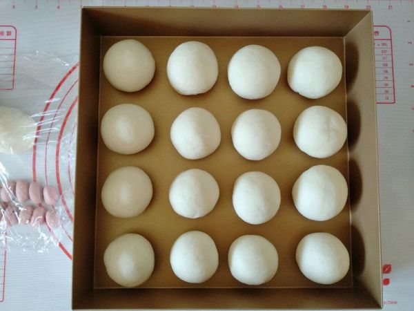 丑萌奶牛豆沙面包