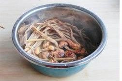 女人必喝的养生又养颜的水润汤---松茸乌鸡汤