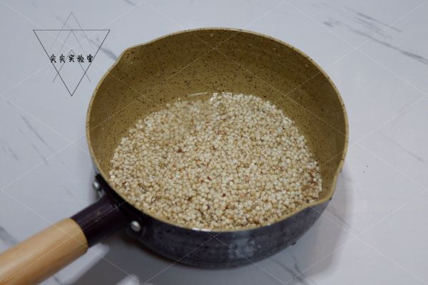 双椒紫菜烩高粱米