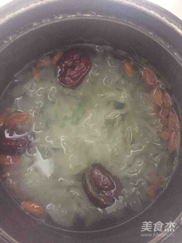 红枣枸杞银耳汤