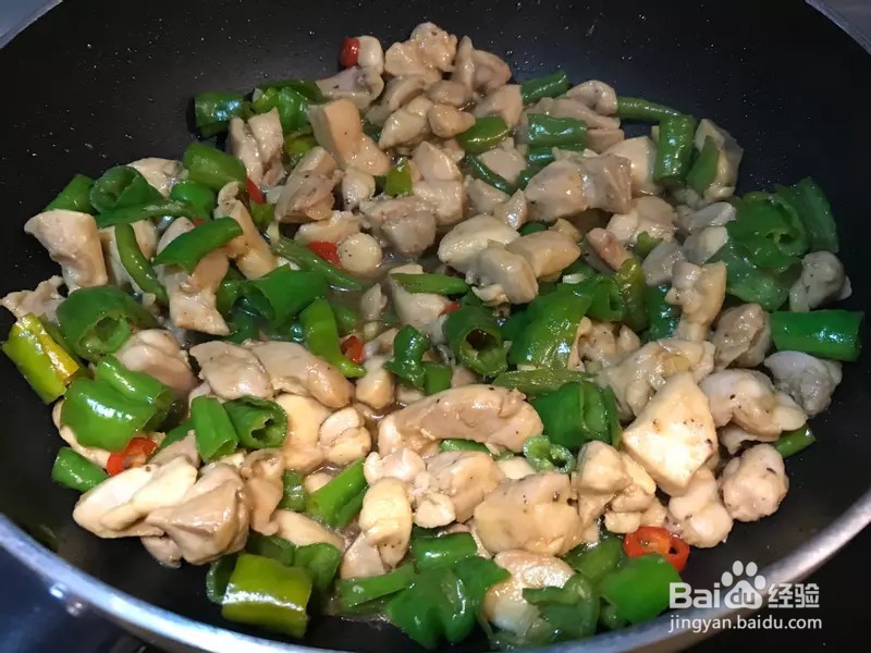 怎样做出家常菜系列之糯米椒炒鸡丁