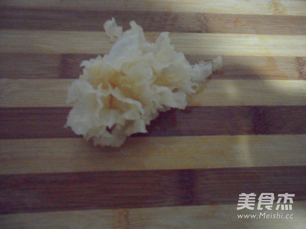 红枣枸杞银耳汤