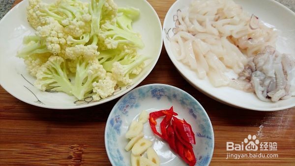 能吃出烧烤味道的菜 孜然花菜鱿鱼圈