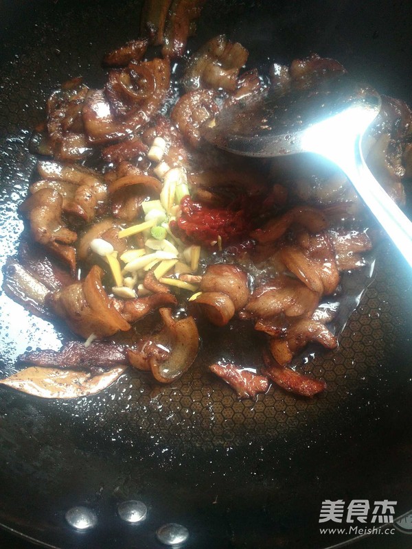 蒜苗青椒回锅肉