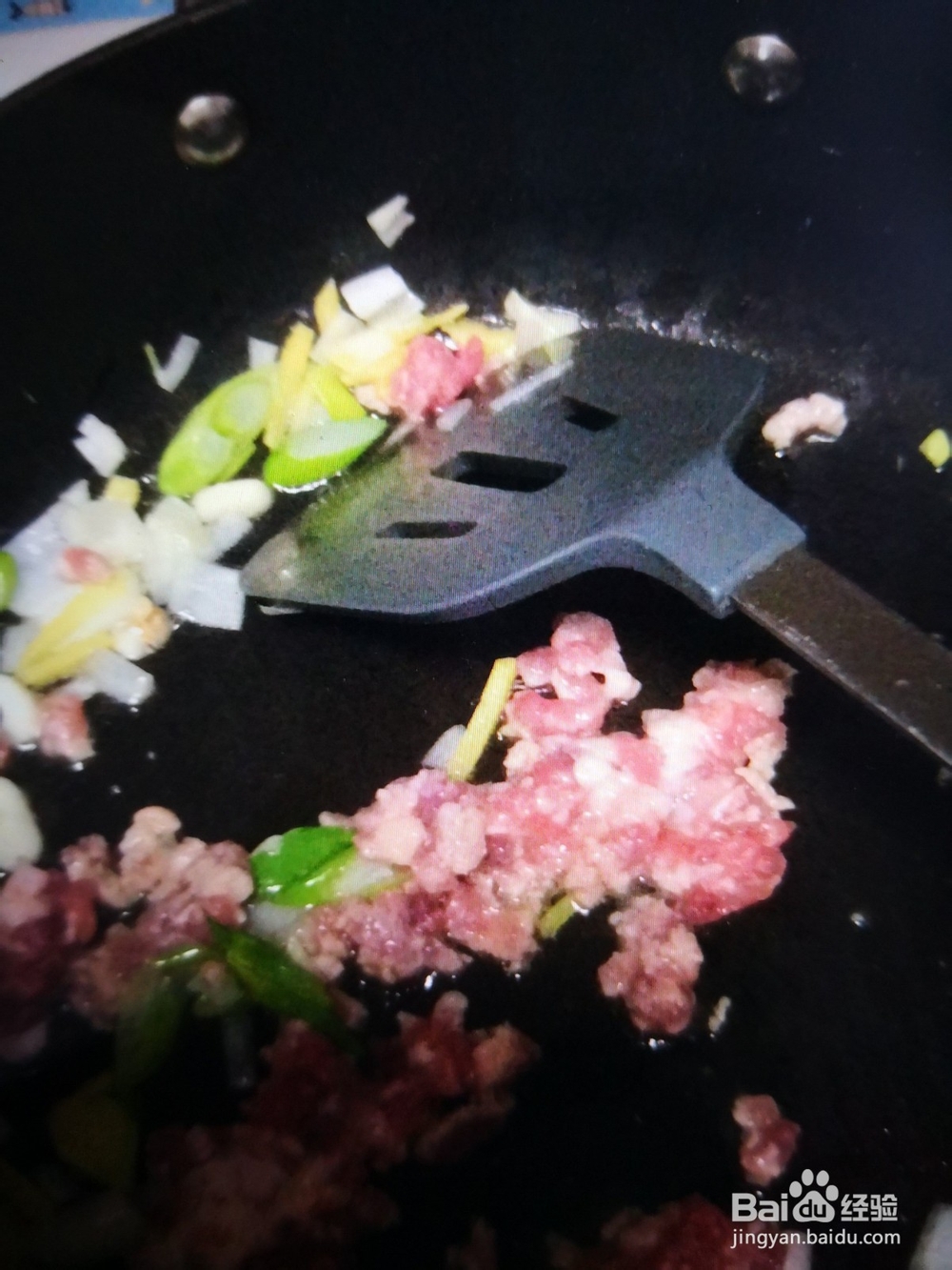 制作肉馅炖雪里红的攻略