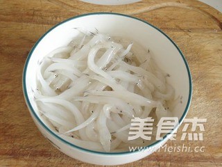 银鱼炒鸡蛋的做法