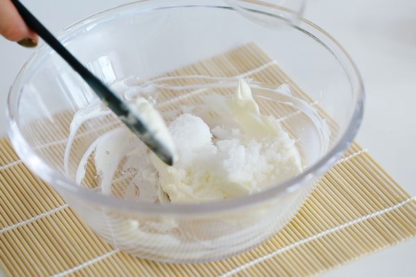 绿豆芝士冰皮月饼