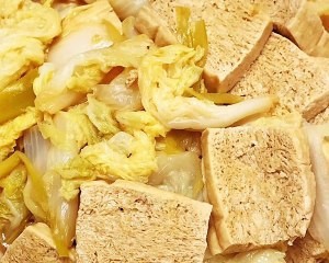 简单好吃的娃娃菜炖冻豆腐的做法