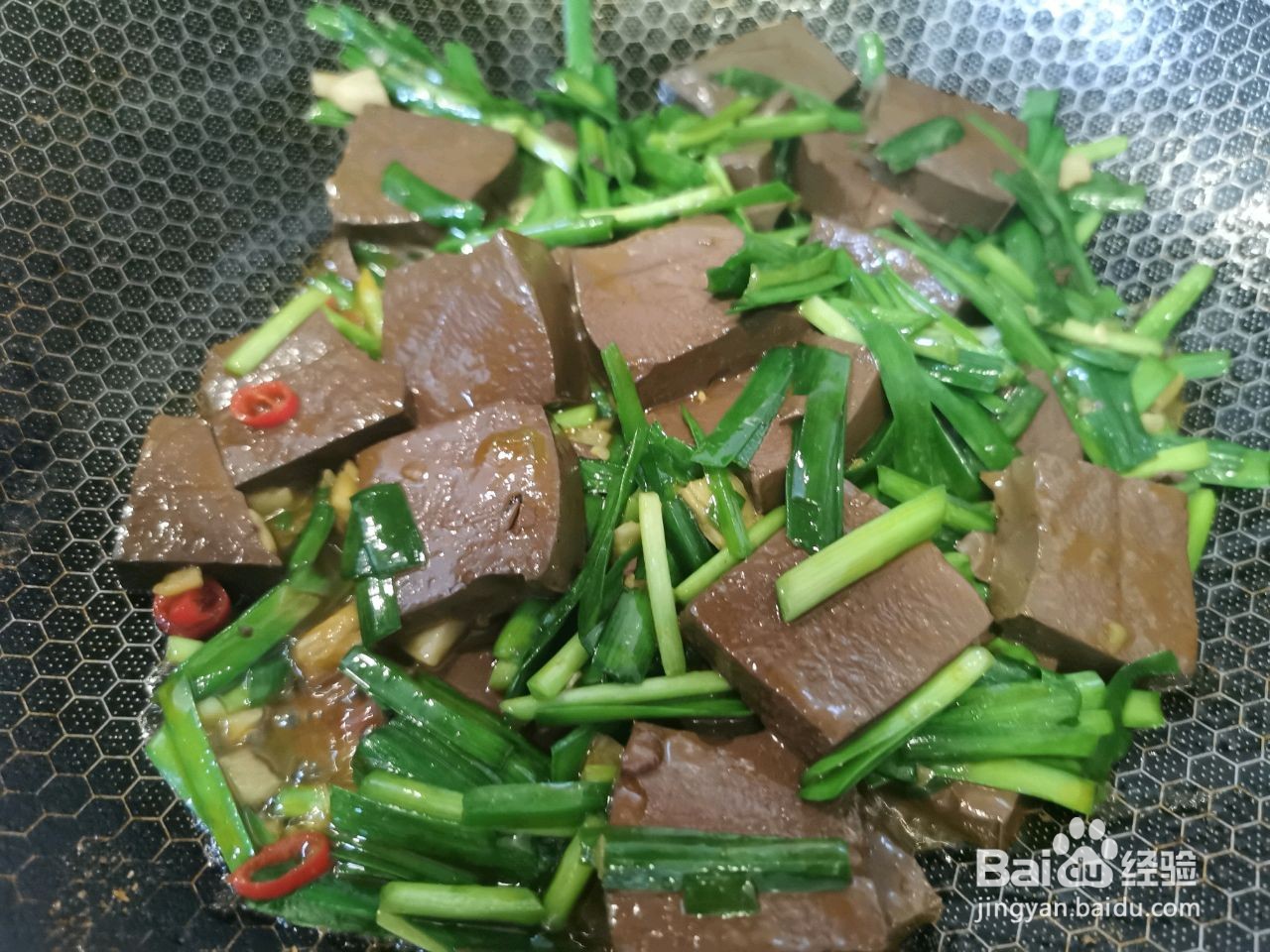 韭菜炒鸭血的做法