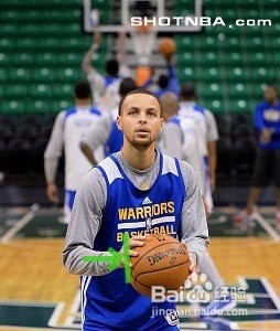 如何学会库里三分投篮