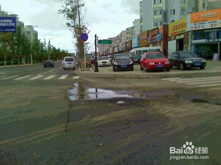 道路上垃圾箱要定期清理