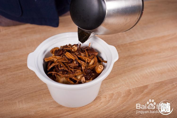 看完就会的茶树菇炖鸡汤