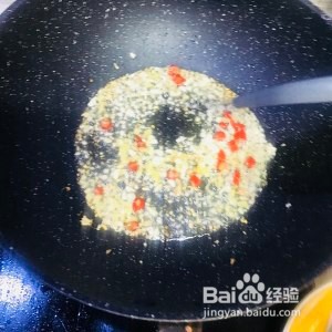 如何制作香辣的土豆咖喱胡萝卜牛腩盖饭？