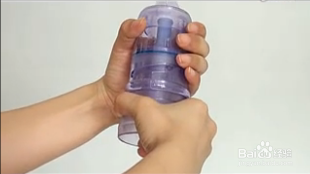 两步法洗鼻的操作方法——盐水洗鼻的正确操作