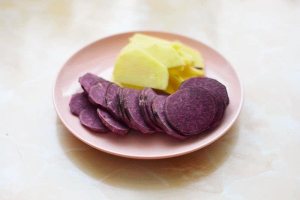 一道深受女士喜欢的减肥甜点--紫薯土豆泥