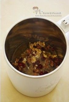 缓解头痛的核桃红枣糯米豆浆做法
