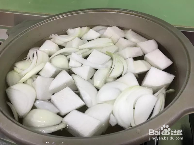 怎样做出家常菜系列之萝卜蔬菜炖鸡汤