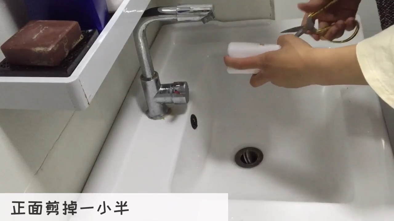 怎样用护发素瓶子制作水龙头喷头