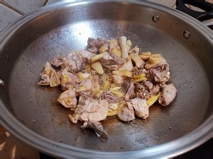 怎么做鲜松茸土鸡汤?