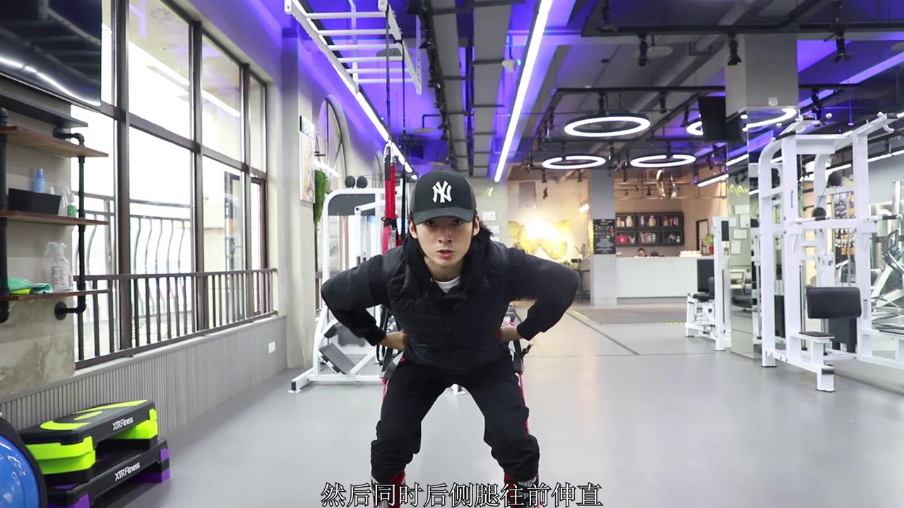 如何用弹力绳进行有效的美化臀部线条