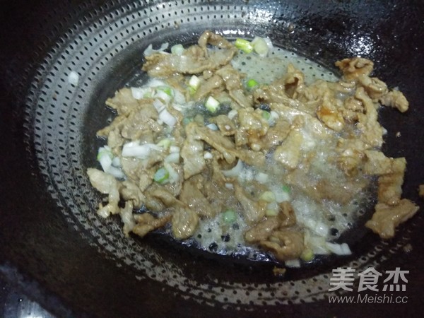 肉炒香芹的做法