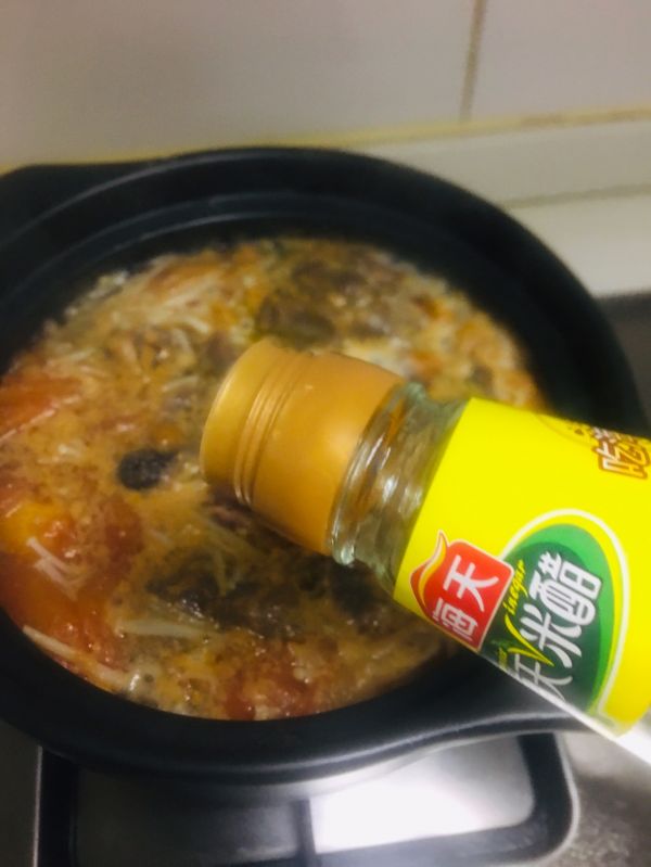 酸汤肥牛金针菇