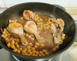鹰嘴豆焖鸡腿的做法