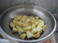 腐乳烧土豆的做法