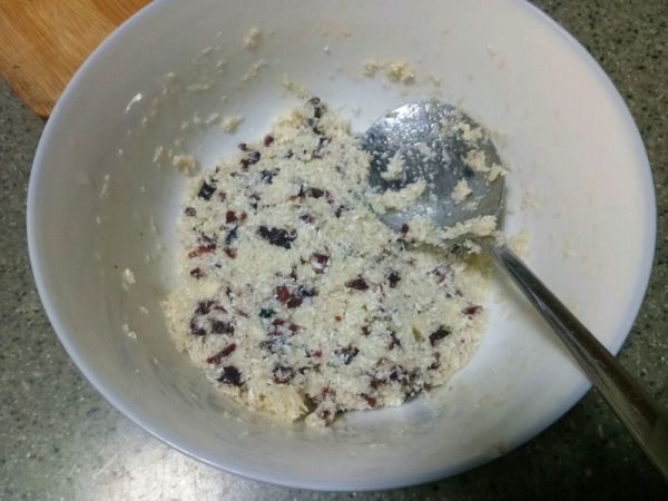 #美的FUN烤箱·焙有FUN儿#椰蓉蔓越莓潜水艇餐包