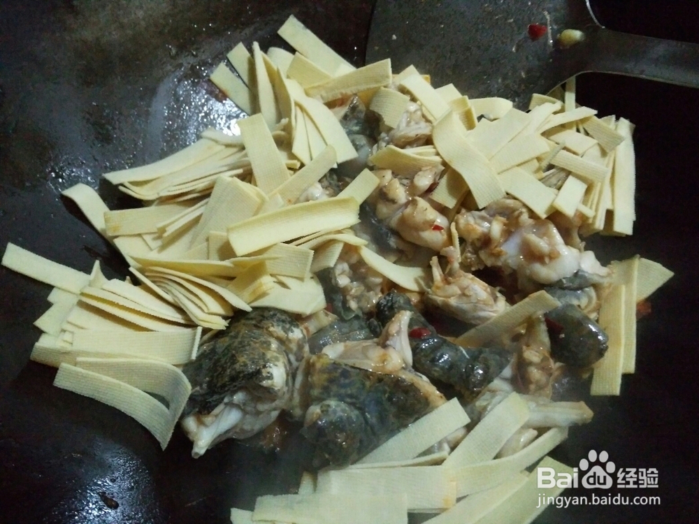 怎么做香辣牛蛙烧百页?